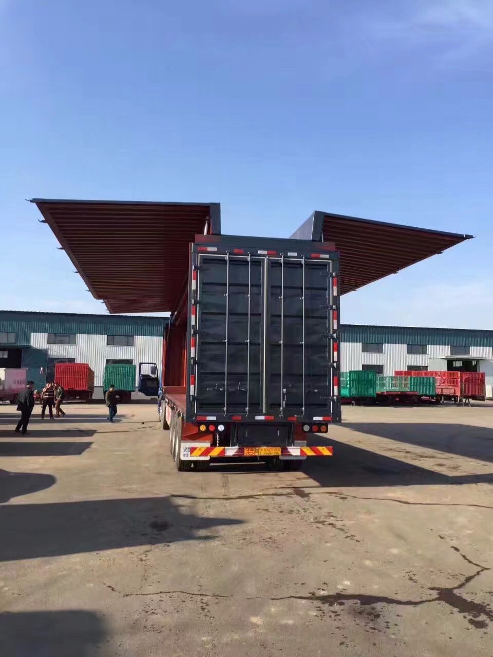 翼开启厢式车